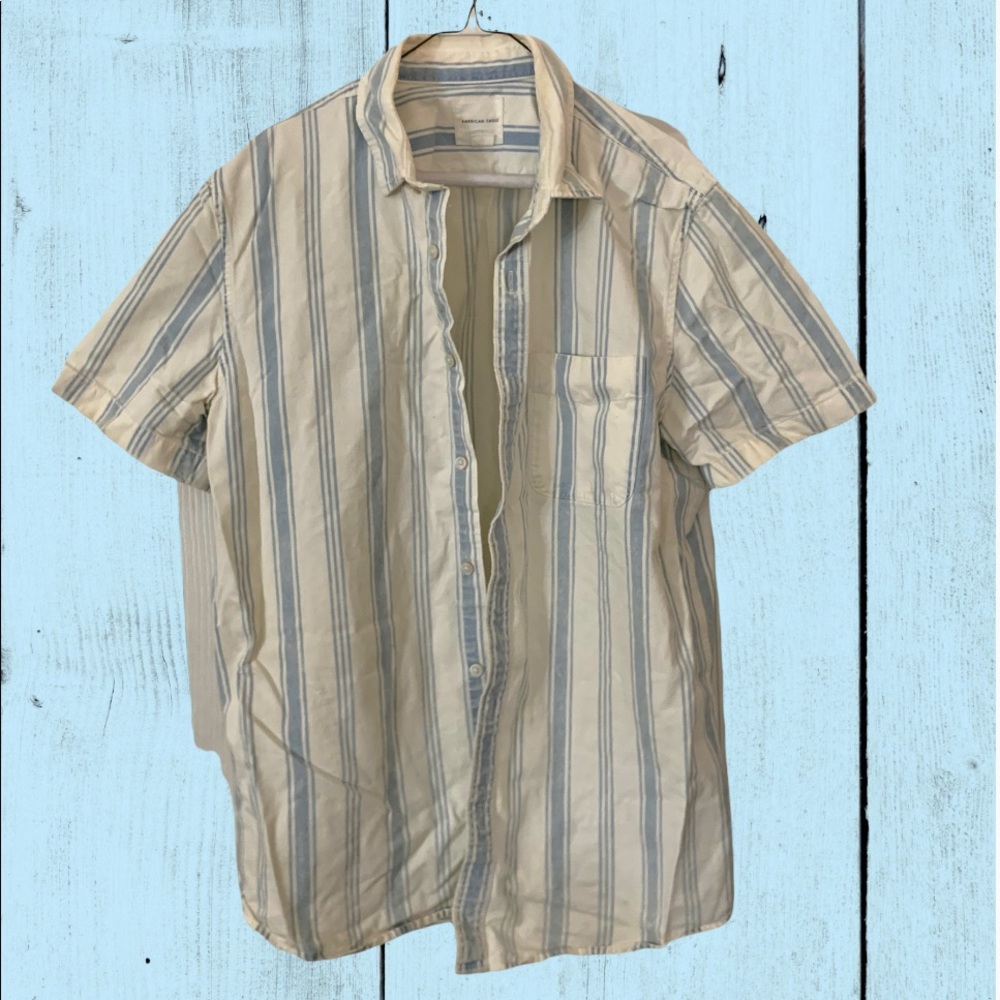 Fashionable, lightly used American Eagle mens shirt size L.